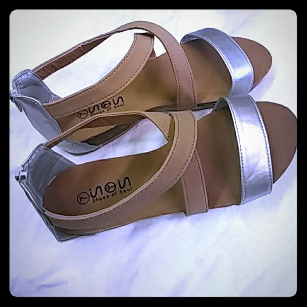 New Women's Silver/Beige Sandals Back Zip